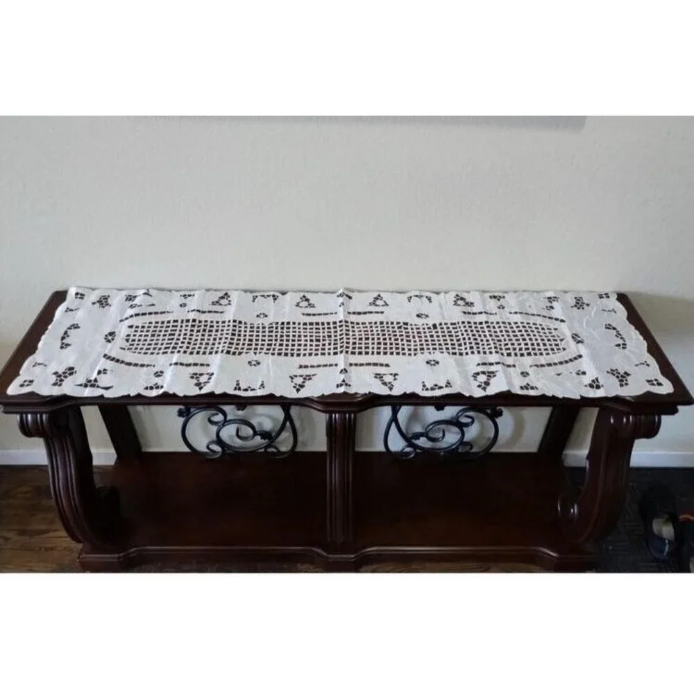 Vintage Elegant Intricate Cutwork Floral White Polyester 5ft Table Runner